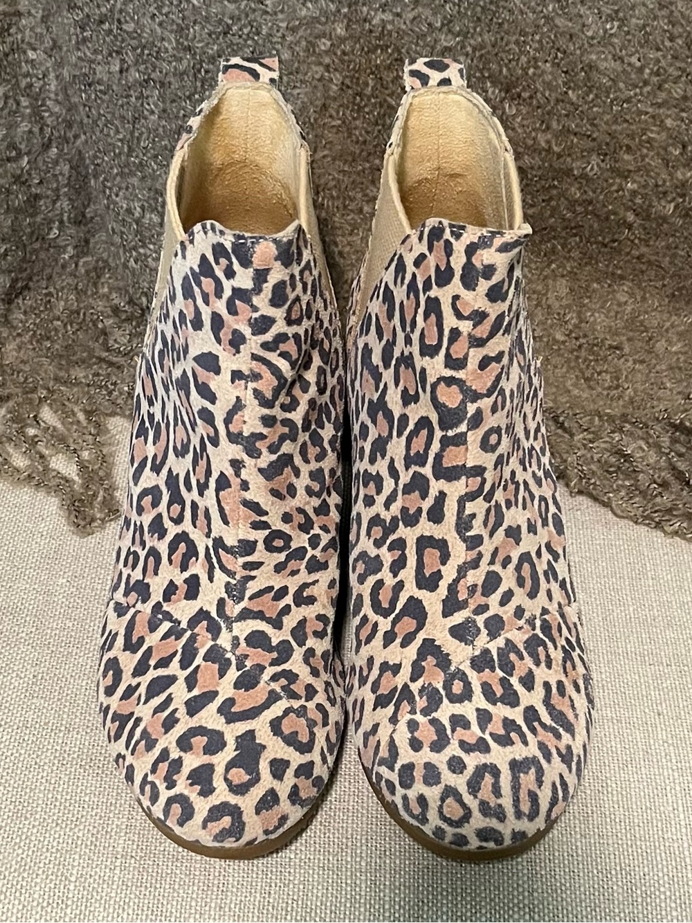 TOMS Kelsey Leopard Wedge Bootie - W8